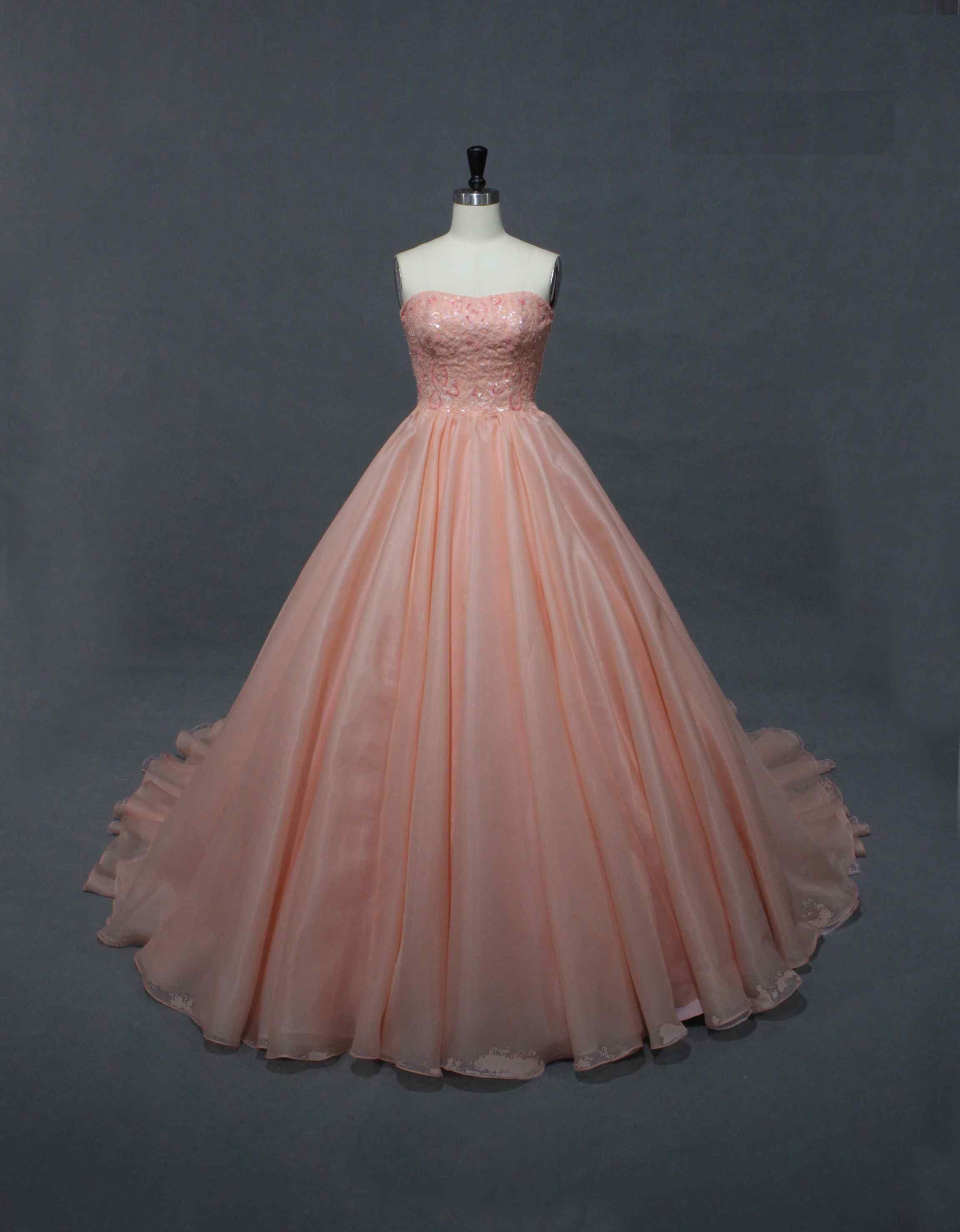 サーモンピンクのカラードレス | GALLERIA COLLECTION スタッフブログ